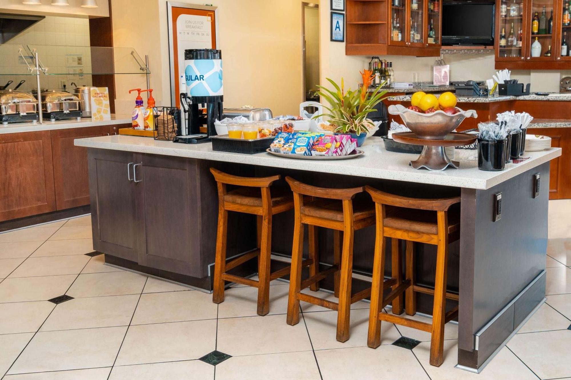 Hilton Garden Inn Ontario Rancho Cucamonga Luaran gambar